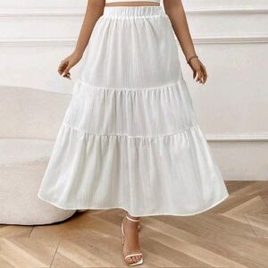 NWOT ruffled skirt 🤍